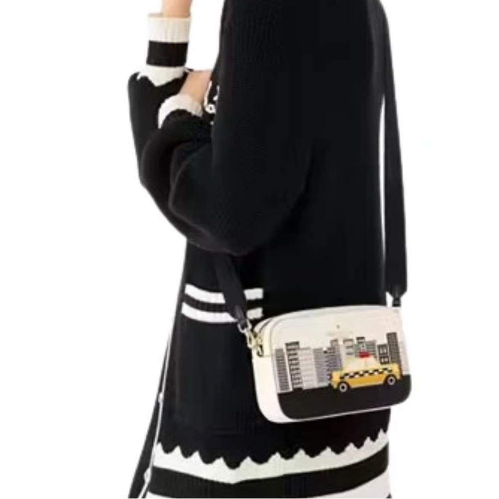 Kate Spade New York NYC BIG APPLE MINI CAMERA BAG